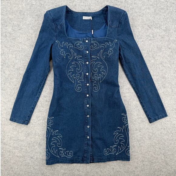 Avec Les Filles Dresses & Skirts - NWT Avec Les Filles Western Portrait-Neck Snap-Front Embroidered Denim Dress